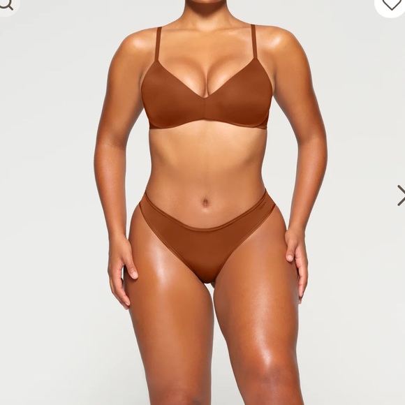 Skims | Wireless Form Lush Up Plunge Bra 34D NWT - Picture 2 of 7